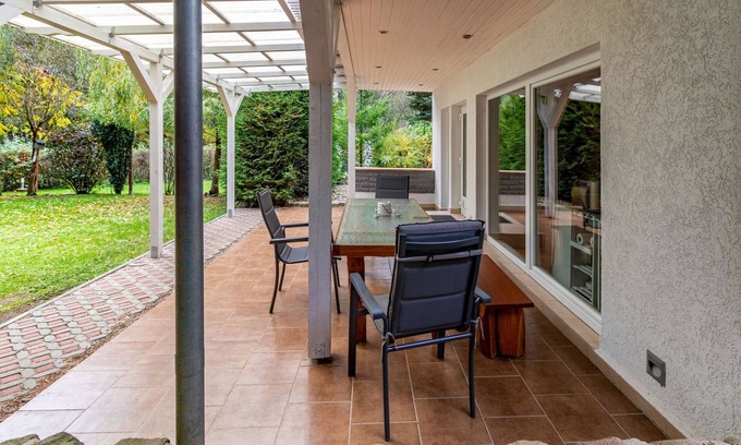 Parchim House | Holiday home with covered terrace and fireplace in Parchim