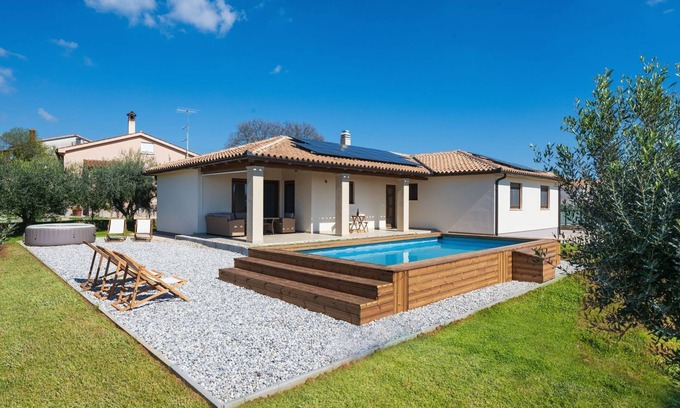 Valtura House | Holiday home with jacuzzi and tavern with billiards