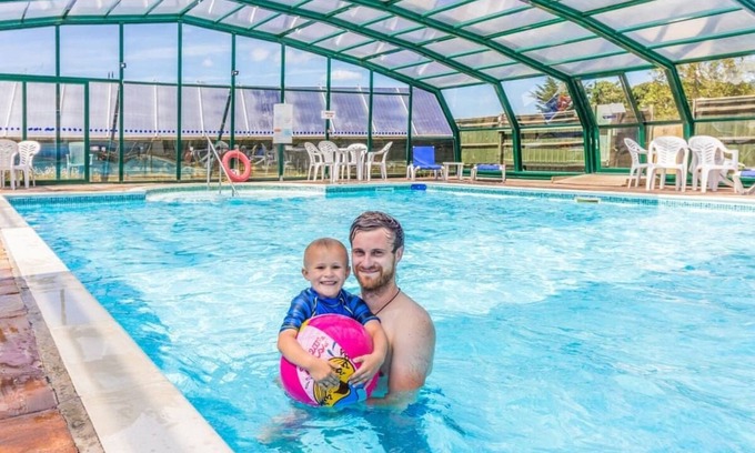 Axminster House | Holiday Home with one double and one twin bedroom.