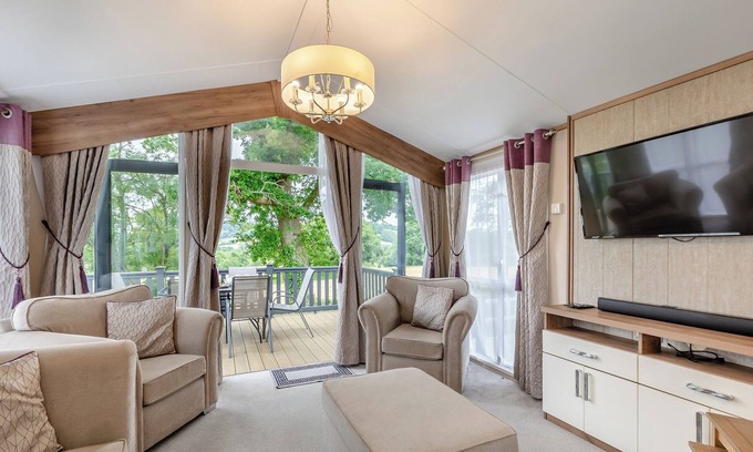 Axminster House | Holiday Home with one double and two twin bedrooms.