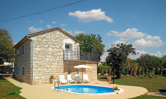 Kastelir-Labinci Villa | Holiday home with pool for 4 in Kaštelir-Labinci