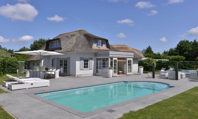 Kamperland House | Holiday home with swimming pool and a large private garden near the beach