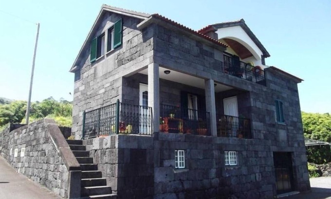 Prainha House | Holiday home with terrace