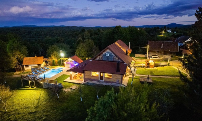 Gornje Dubrave House | Holiday house Gornje Dubrave for 1 - 7 persons with 3 bedrooms - Row house