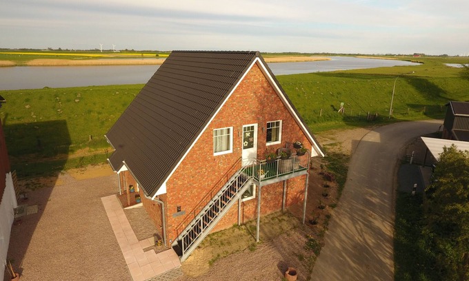 Oldenswort Apartment | Holiday house Hemmerdeich EG Apartment for 4 pers. directly on the Eider