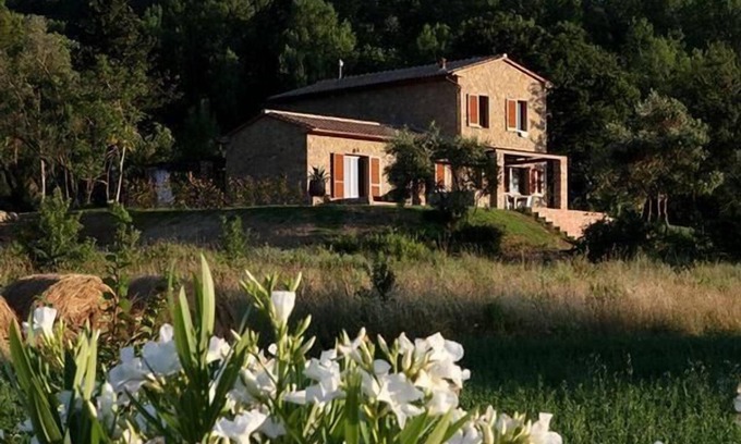 Montescudaio House | Holiday House in Montescudaio with Private Parking