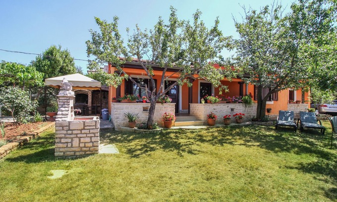 Smoljanci House | Holiday house Klen * quiet location, large garden, terrace, WiFi