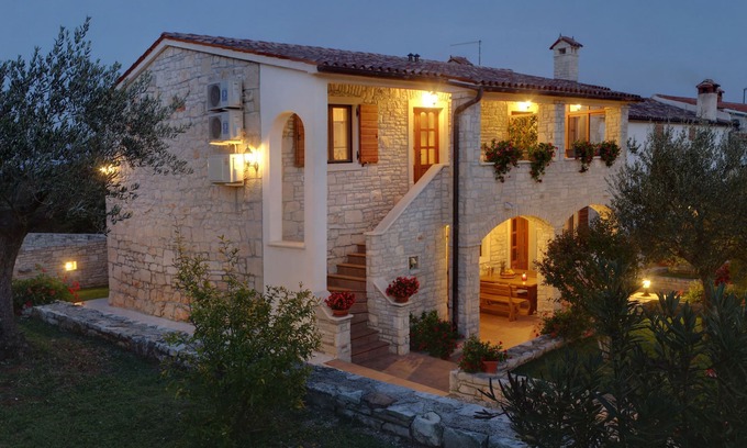 Rakalj House | HOLIDAY HOUSE MANUEL- Istrian stone house in a quiet resort next to the sea