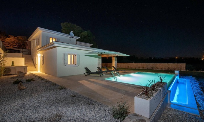 Vinez House | Holiday house Vinez for 1 - 6 persons with 3 bedrooms - Holiday home