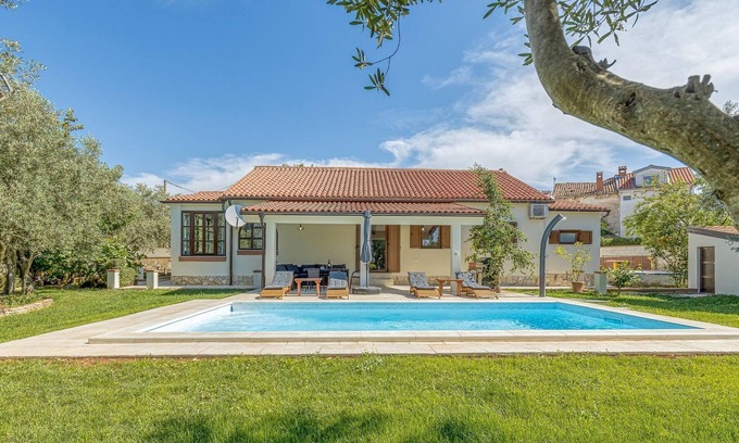 Smoljanci Cabin | Holiday House with private pool and garden in Smoljanci, for 6- 8 persons
