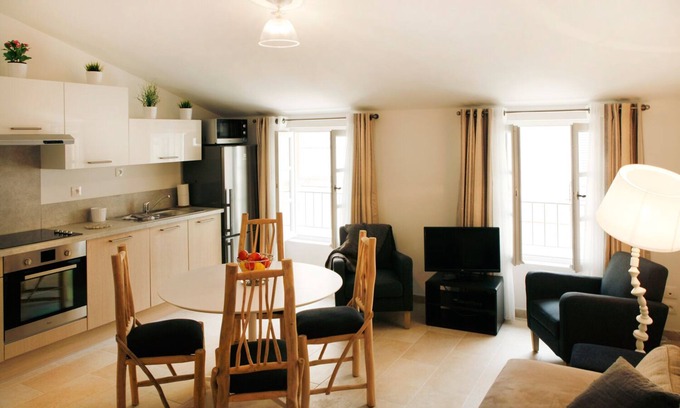 Arles City Centre Apartment | Holiday in Arles: Apartment of the Antique Theatre 1