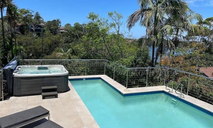 Northwood House | Holiday in this beautiful harbourside retreat.