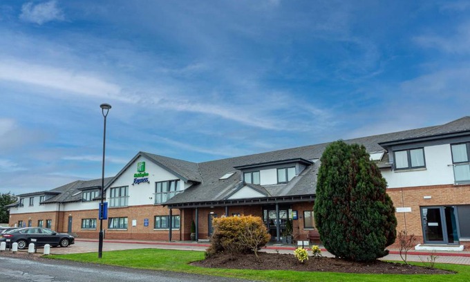 Ingliston Hotel | Holiday Inn Express Edinburgh Airport by IHG