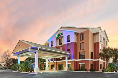 Port Richey Hotel | Holiday Inn Express Hotel & Suites Port Richey by IHG
