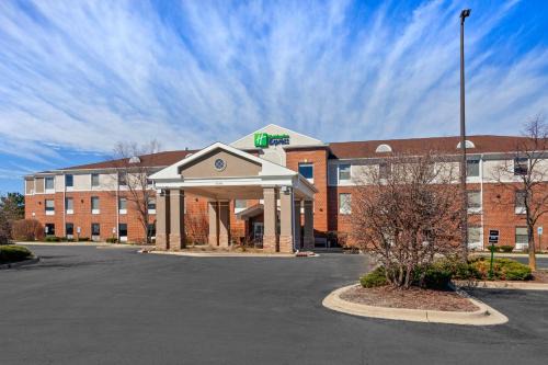 Algonquin Hotel | Holiday Inn Express Hotel & Suites Chicago-Algonquin by IHG