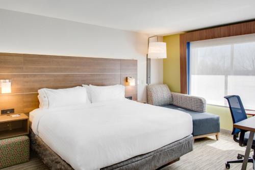 Chickasha Hotel | Holiday Inn Express Hotel & Suites Chickasha by IHG
