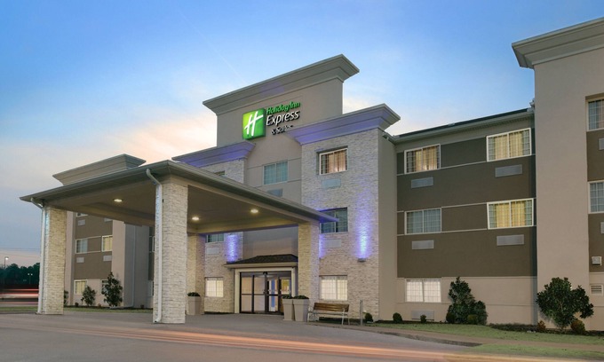 Magnolia Hotel | Holiday Inn Express Hotel & Suites Magnolia-Lake Columbia by IHG