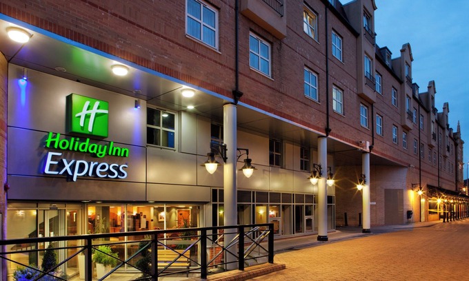 Hammersmith Hotel | Holiday Inn Express London Hammersmith by IHG