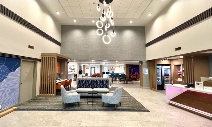 Madison Hotel | Holiday Inn Express Madison by IHG