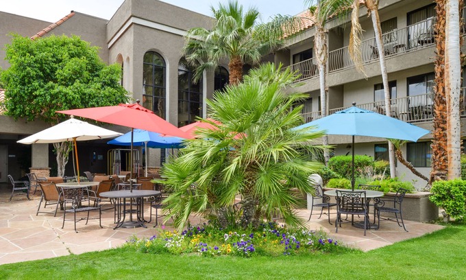 Palm Desert Hotel | Holiday Inn Express Palm-Desert by IHG