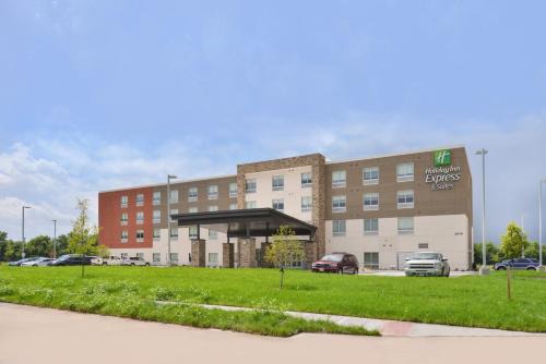 Carter Lake Hotel | Holiday Inn Express & Suites Omaha Airport by IHG