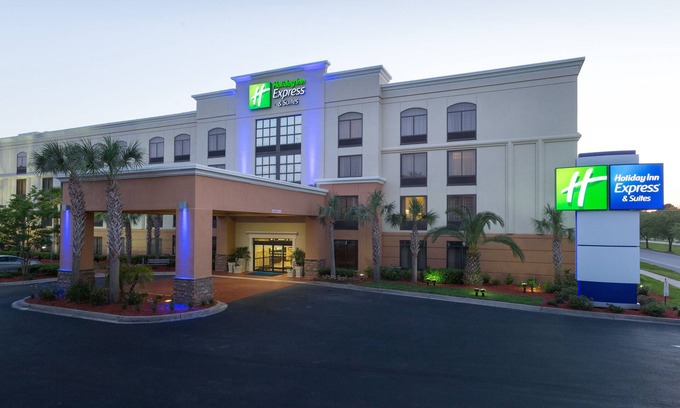 Northside Hotel | Holiday Inn Express & Suites Jacksonville Airport by IHG