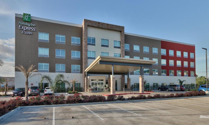 Northeast Houston Hotel | Holiday Inn Express & Suites - Houston East - Beltway 8 by IHG