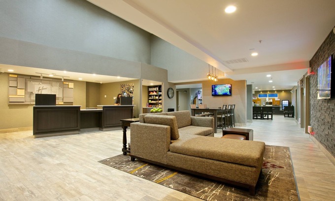 Paso Robles Hotel | Holiday Inn Express & Suites Paso Robles by IHG