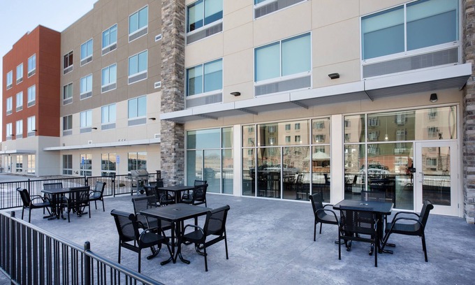 Brighton Hotel | Holiday Inn Express & Suites Denver Ne - Brighton by IHG