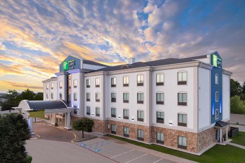 Denton Hotel | Holiday Inn Express & Suites - Denton North by IHG