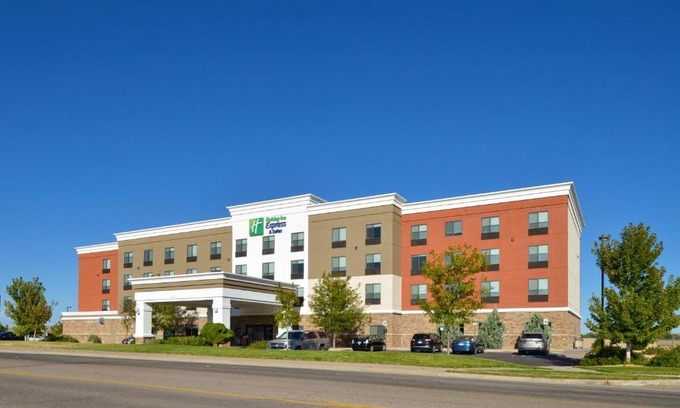 Pueblo Hotel | Holiday Inn Express & Suites Pueblo by IHG