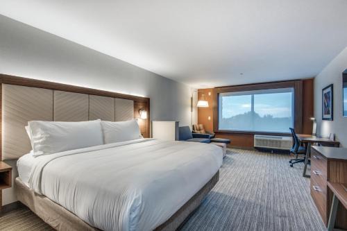Dallas Hotel | Holiday Inn Express & Suites Dallas North - Addison by IHG