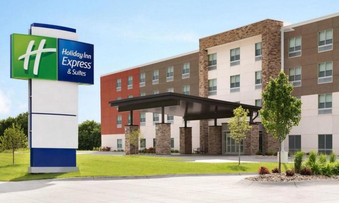 Alton Hotel | Holiday Inn Express & Suites Alton St Louis Area by IHG