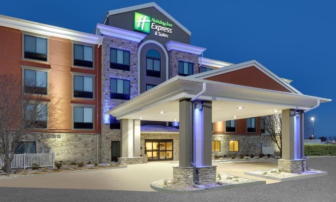 Mitchell Hotel | Holiday Inn Express & Suites Mitchell by IHG