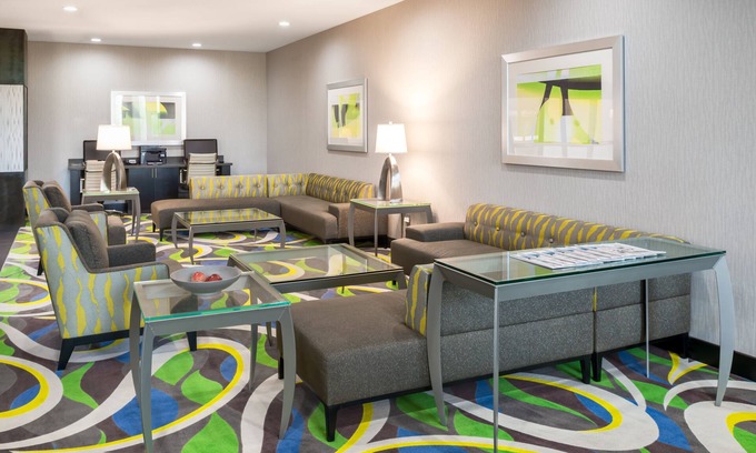 Norman Hotel | Holiday Inn Express & Suites Norman by IHG