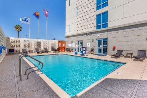 Governmental Mall Hotel | Holiday Inn Express & Suites - Phoenix Dwtn - State Capitol by IHG