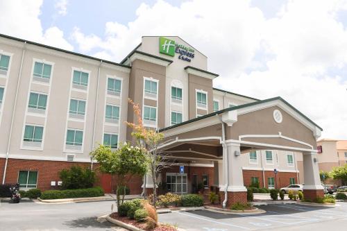 Valdosta Hotel | Holiday Inn Express & Suites - Valdosta by IHG
