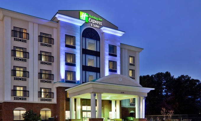 Wilson Hotel | Holiday Inn Express & Suites Wilson-Downtown by IHG