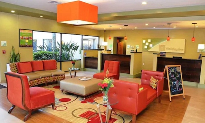 Fort Myers Hotel | Holiday Inn Fort Myers - Downtown Area by IHG
