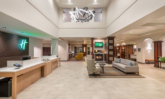 Orange Park Hotel | Holiday Inn Hotel & Suites Orange Park by IHG