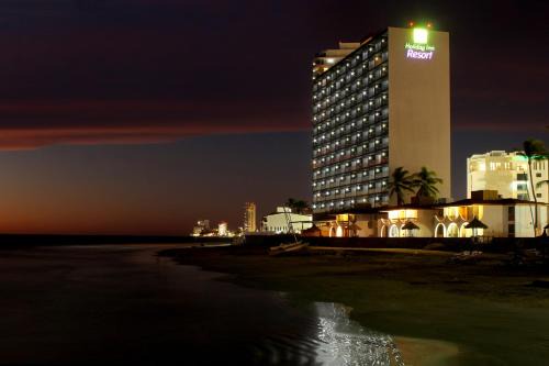 Zona Dorada Hotel | Holiday Inn Resort Mazatlan by IHG