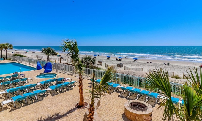 Surfside Beach Resort | Holiday Inn Resort Oceanfront at Surfside Beach by IHG