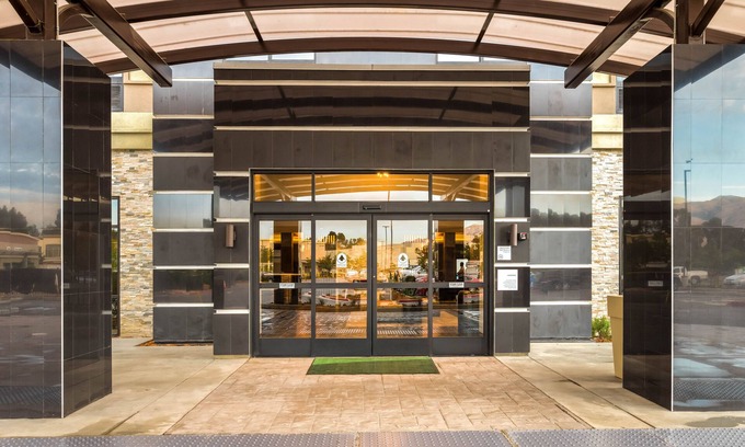 Milpitas Hotel | Holiday Inn & Suites Silicon Valley - Milpitas by IHG