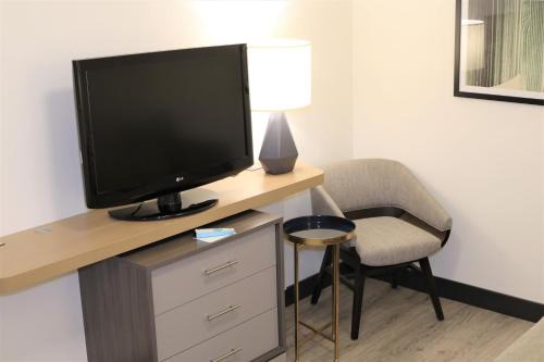 St. Cloud Hotel | Holiday Inn & Suites St. Cloud by IHG