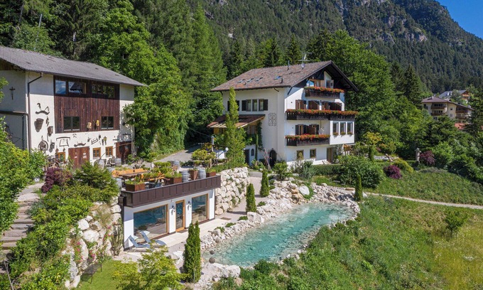 Tesimo Apartment | Holiday Apartment "Hasental" at Baumannhof with Wi-Fi & Balcony