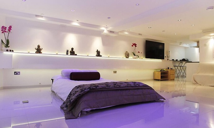 Hammersmith Broadway Apartment | Holiday Lets London 1