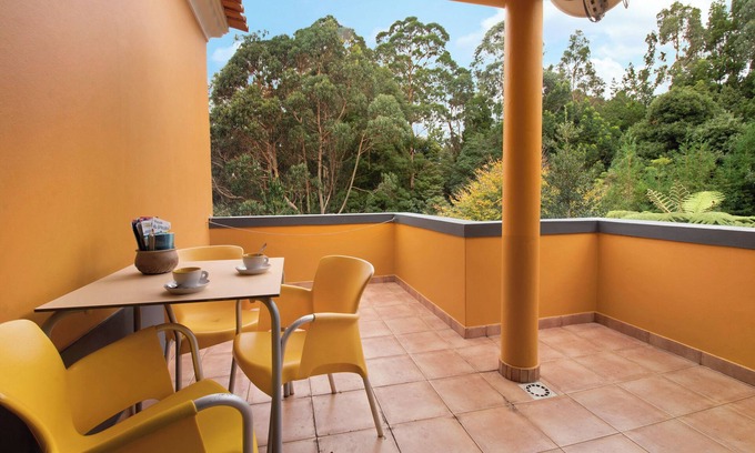 Machico House | Holiday Home "Casa Catarina" with Mountain View, Wi-Fi, Balcony & Terrace