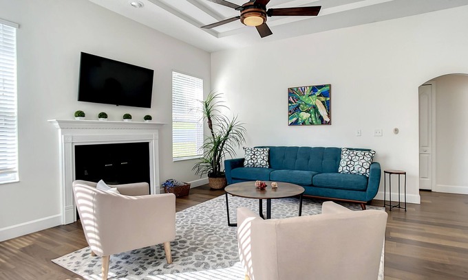 Deltona Lakes House | Holiday Ready Beautiful & Cozy - Heated Pool Home!
