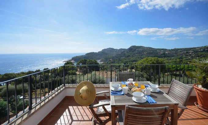 Aiguablava Apartment | Holiday rental apartment with swimming pool in Begur, Aiguablava