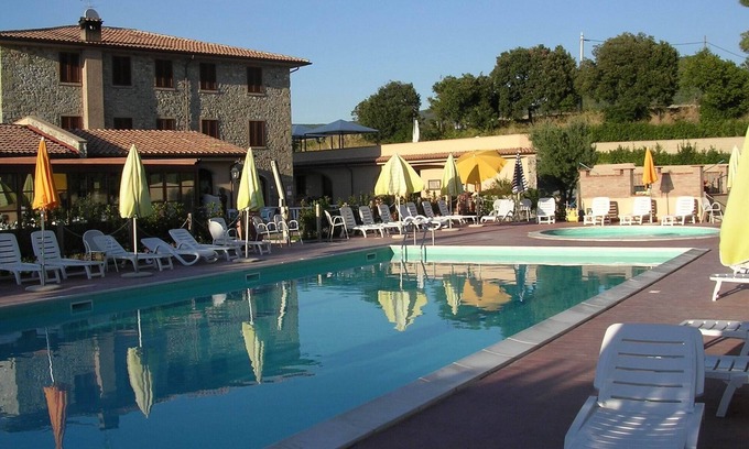 Pomaia Apartment | Holiday resort, pool,children's pool,restaurant,child-friendly. close to village